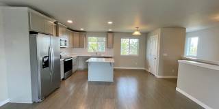 Beautiful 3 Bedroom Duplex with Garage! Gallery 7
