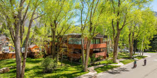400 W Hopkins Avenue Gallery 28