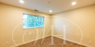 Spacious 2 bedroom duplex with attached garage Gallery 19