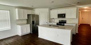 Like-New 2025 4-bedroom home for rent Gallery 7