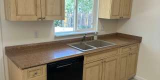 Spacious 3 Bedroom House with Attached Garage and Large Yard! Gallery 7
