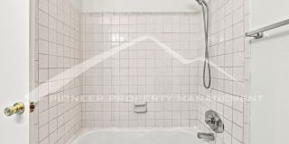 Spacious Townhouse with Central AC and Washer/Dryer Spacious Townhouse with Central AC and Washer/Dryer Gallery 16