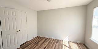 Beautifully Renovated 3 Bedroom 2.5 Bath Townhome with Garage! Pet Friendly! Gallery 28