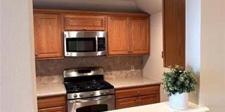 Arbor Village Condominium / Beautiful Update Unit / Refrigerator, Washer & Dryer included Gallery 14