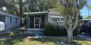 Vintage 1 Bed, 1 Bath Mobile Home in Pic Town Estates! Gallery 1