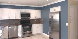 Beautiful and spacious multilevel townhouse in model home condition Gallery 10