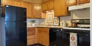 Bright 2-Bedroom Condo in Presidential Park, Lowell, MA Gallery 1
