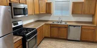 Spacious 3 Bedroom + Den Near Phoenix Country Club Gallery 6