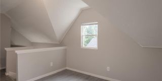 1125 Margaret Street Gallery 16