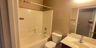 4 Bedroom, 2 Bath New paint and flooring Gallery 19