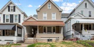 Bright 3 Bedroom Available May 1st with a Huge Yard! Gallery 1