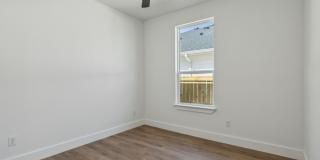 4617 Pickett Street Gallery 27