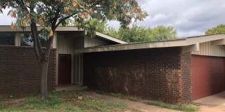 Large 3-Bedroom with Vaulted Ceilings Gallery 1