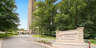 UNIQUE ONE BEDROOM AND DEN CONDO IS NOW AVAILABLE IN THE HIGHLY DESIREABLE PARKSIDE PLAZA CONDOMINIUM Gallery 1