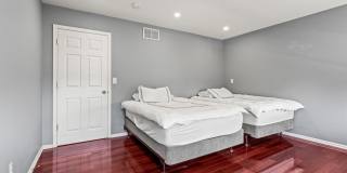 7 Linden Avenue Gallery 22