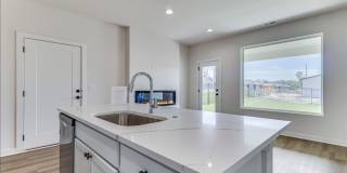 Beautiful Three Bedroom, Two Bathroom Gallery 7