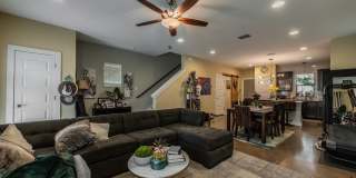 619 Burleson St Gallery 7