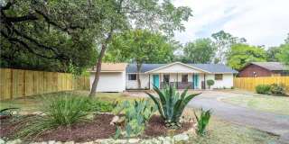 Updated South Austin 2-Bedroom with Private Fenced Yard – Minutes from SoCo & Downtown Gallery 1