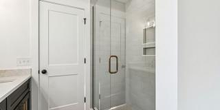5015 Grayton Alley Gallery 23