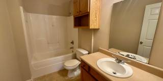 Conveniently Located Duplex! Gallery 10