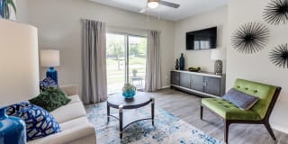 Avalon Oaks Apartments Gallery 2