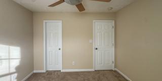 3 Bed 2.5 Bath Townhome with New Flooring and Paint Gallery 18