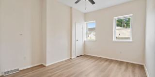 Newly renovated 2 Bed, 1 Bath w/ Bonus Room, Central AC, Laundry - Available September 5th! Gallery 13