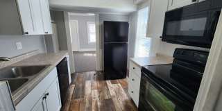 Cozy House with Large Yard Gallery 5