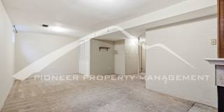 Spacious Townhouse with Washer/Dryer and Central AC Gallery 24
