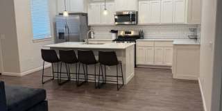 Furnished 3 bedroom, 2.5 bathroom, 2 car garage Gallery 4