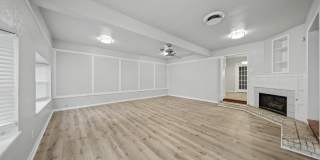 307 Oak St Gallery 8