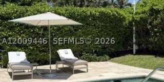 5875 Collins Ave Gallery 21
