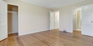 Spacious Westlake Home Gallery 22