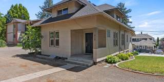 Renovated 5 Bed, 2 Bath House + Office EWU Off Campus Housing! AVAILABLE 7/20! Gallery 1