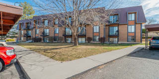 Bright & Spacious 1BD/1BA Top-Floor Unit with Stunning Views! Gallery 1