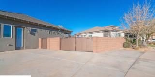 Stunning 2 Bedroom Fully Furnished Home. Community Pool & Mini Golf! Gallery 77