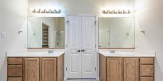 Large home in Pflugerville!  3 car garage - Highland Park Neighborhood Gallery 29