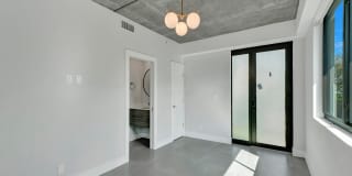 924 NE 4th Street Gallery 25