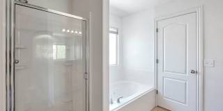 Beautiful 2 Story Home w attached 2 car garage Gallery 26