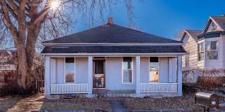 Home Walking distance to town! Gallery 1