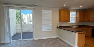 2 bedroom 2.5 Bathroom Windsor Town Green Condo with carpet and A/C Gallery 6