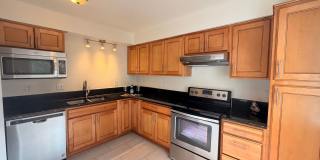 Freshly Painted Upper 2BR with Wood Fireplace and In-Unit Washer/Dryer Gallery 1