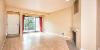 Redmond Condo with 2 Parking Spaces Included Gallery 4