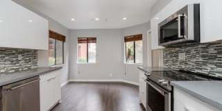 2 Bed / 2.5 Bath pet friendly condo near downtown San Carlos with two parking spaces. YouTube tour! Gallery 1