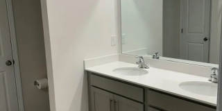 Room in 3 Bedroom Home at Murray Br Dr Gallery 6