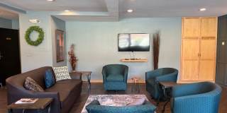 Lovely Lowry Hill 1 Bedroom Condo Gallery 24