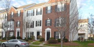 1/2 MO/OFF SPECIAL- Ballantyne Towhome 3 bed 4 bath Community Pool Gallery 1
