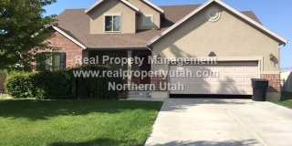 4 Bedroom Home in Clinton! Gallery 1