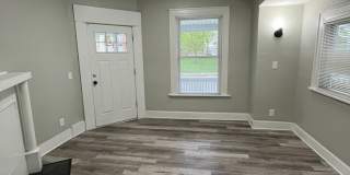 2 Bedroom Home with Fenced in Backyard! Gallery 3