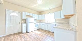 Updated 5 bedroom 2 bathroom home Gallery 9